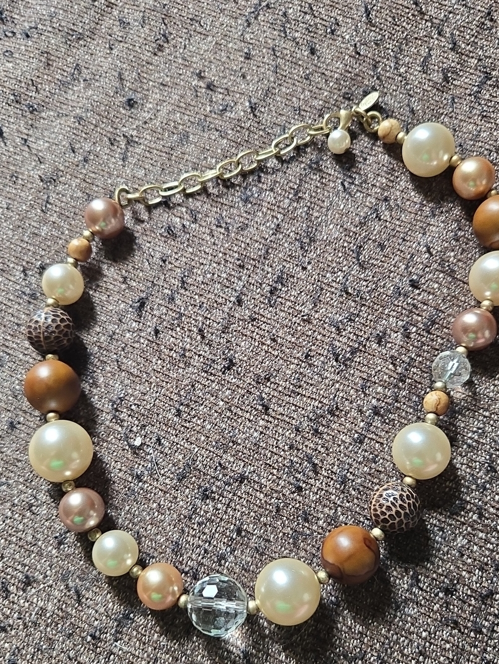 Vintage Cookie Lee Faux Pearl and Resin Beaded Necklace in Cream and Brown💫 - Picture 2 of 3